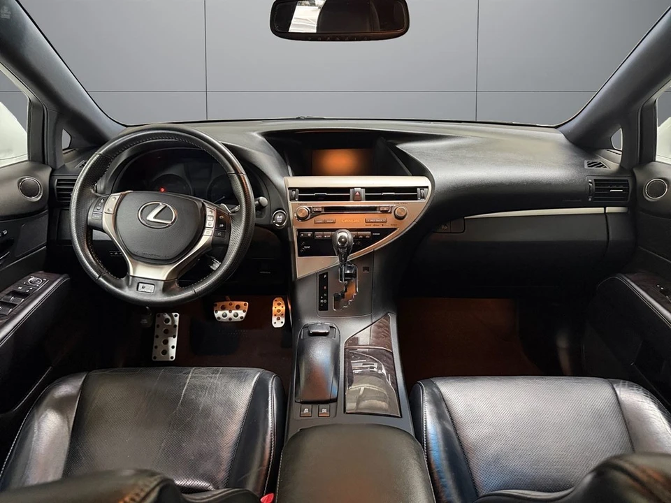 2013 Lexus RC - Image 11 of 24