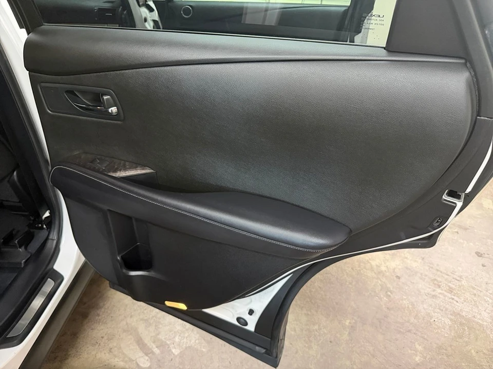 2013 Lexus RC - Image 17 of 24
