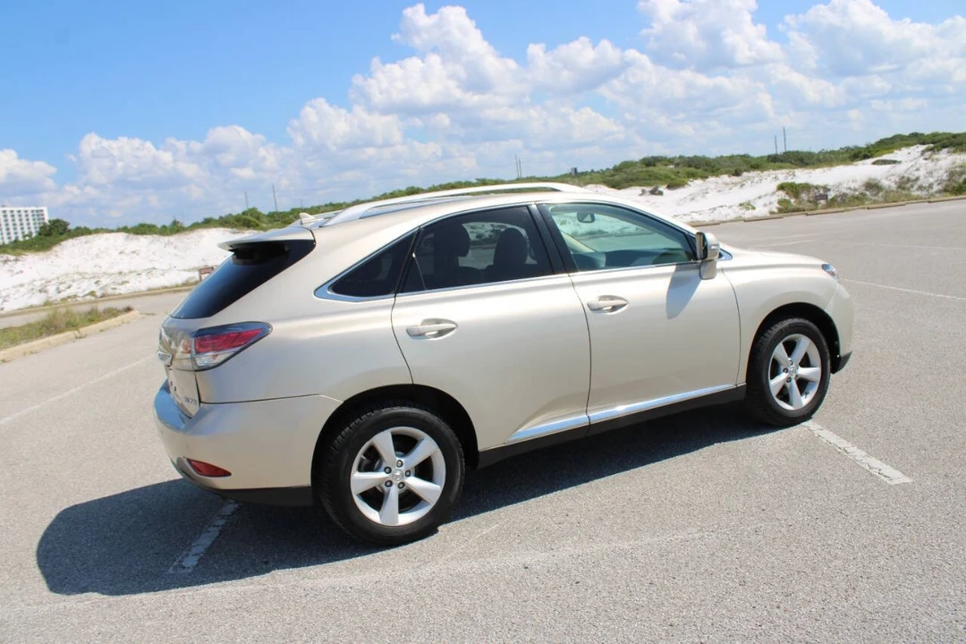 2013 Lexus RC - Image 20 of 31