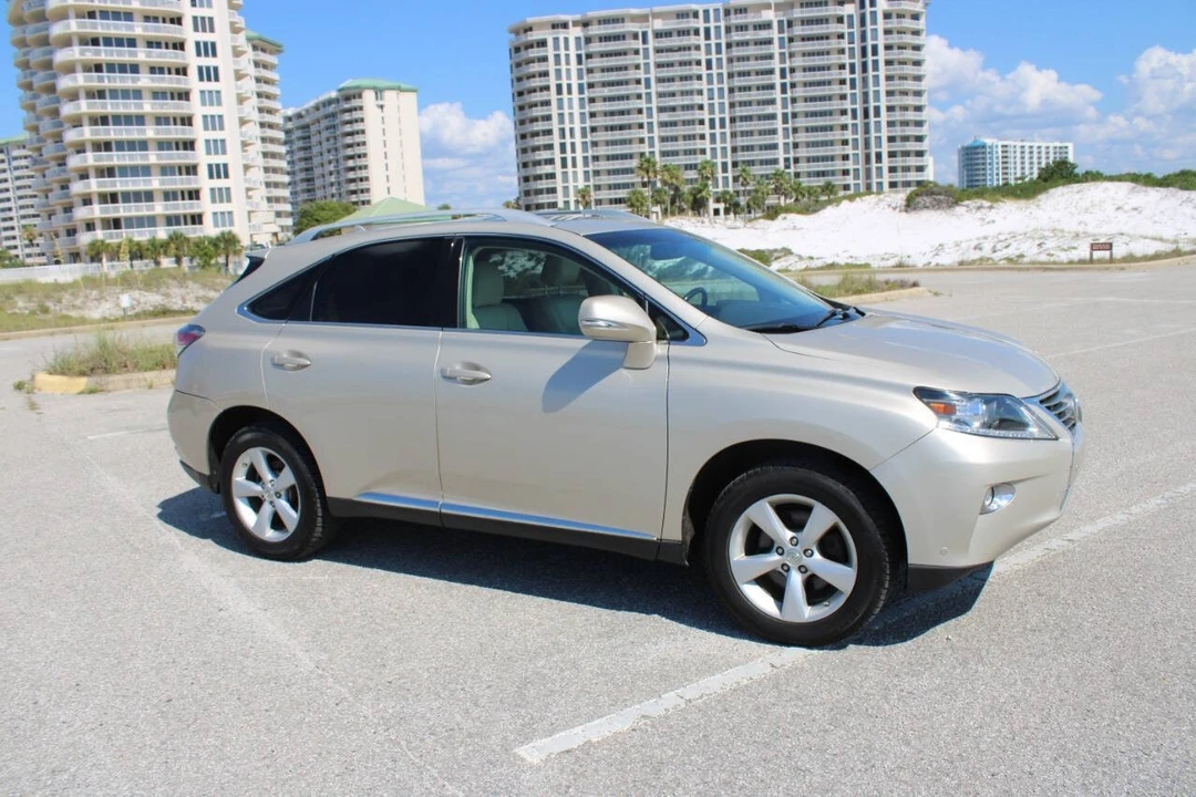 2013 Lexus RC - Image 26 of 31