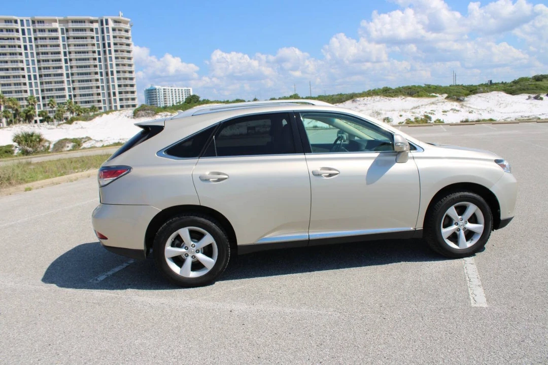 2013 Lexus RC - Image 22 of 31