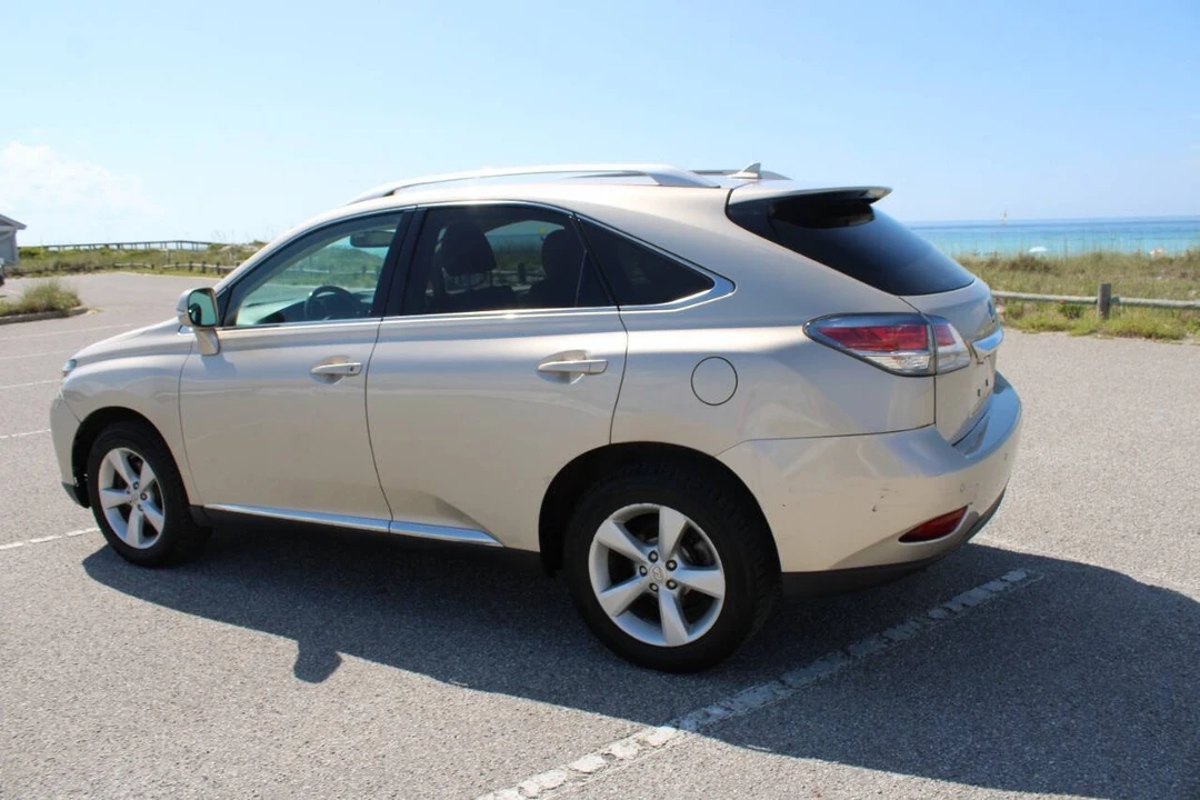 2013 Lexus RC - Image 11 of 31