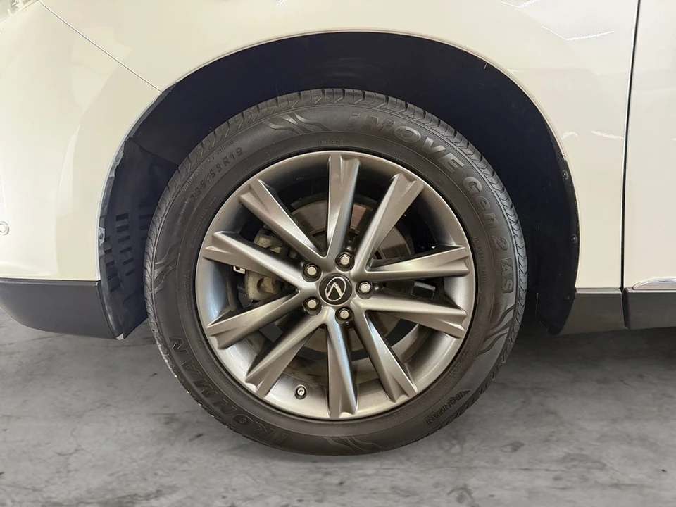 2013 Lexus RC - Image 19 of 24