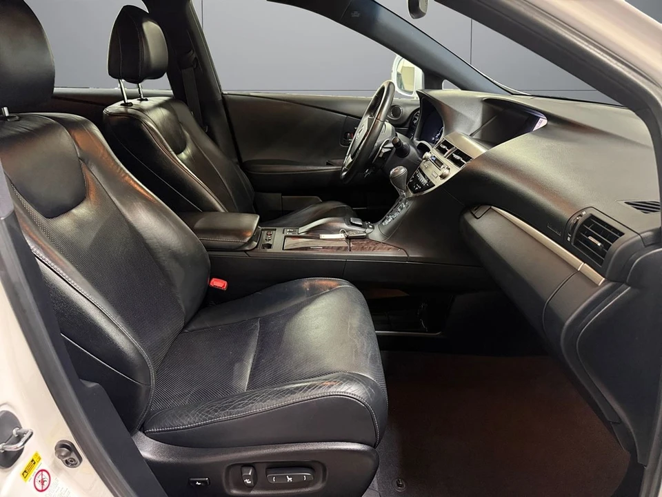 2013 Lexus RC - Image 16 of 24