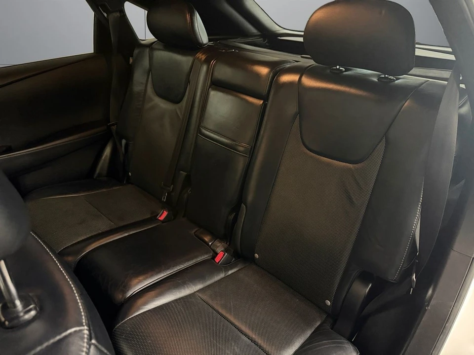 2013 Lexus RC - Image 14 of 24