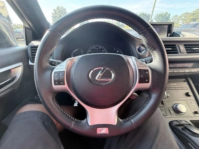 2013 Lexus CT - Image 16 of 20