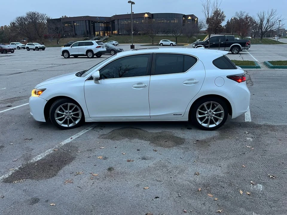 2013 Lexus CT - Image 2 of 12