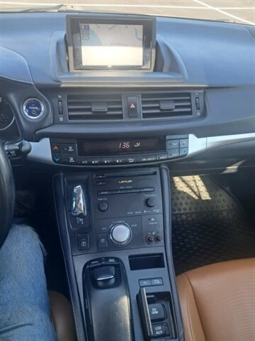 2013 Lexus CT - Image 18 of 20