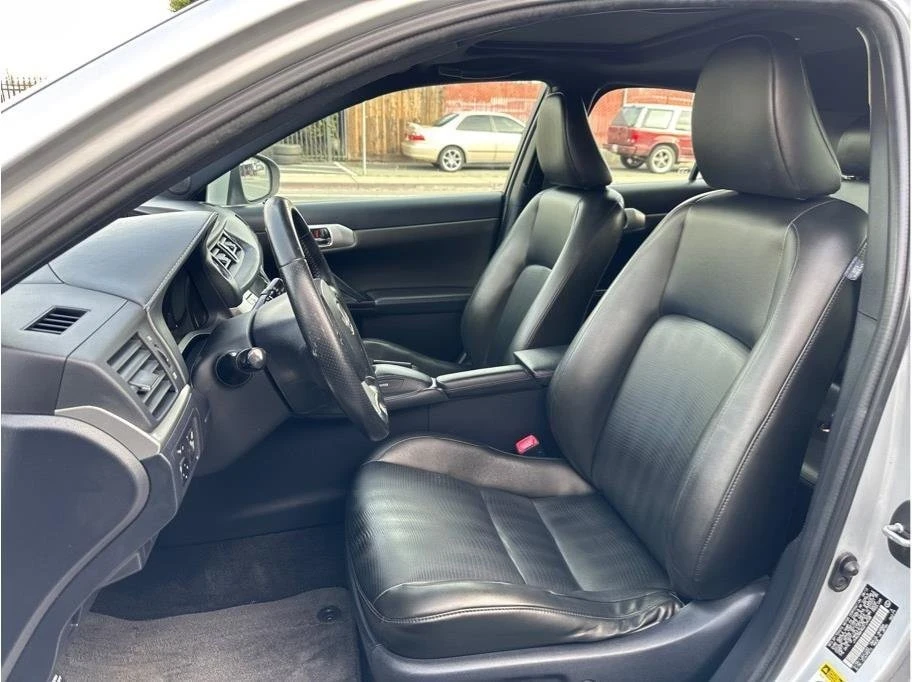 2013 Lexus CT - Image 10 of 19
