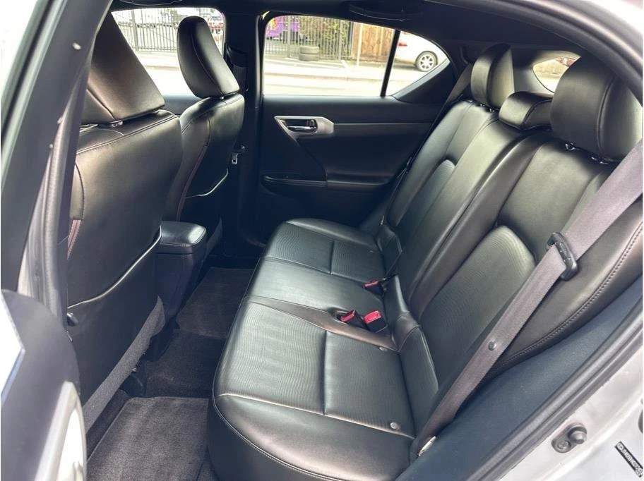 2013 Lexus CT - Image 12 of 19