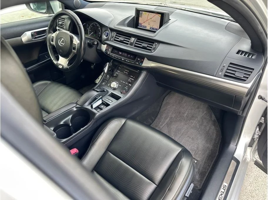 2013 Lexus CT - Image 16 of 19