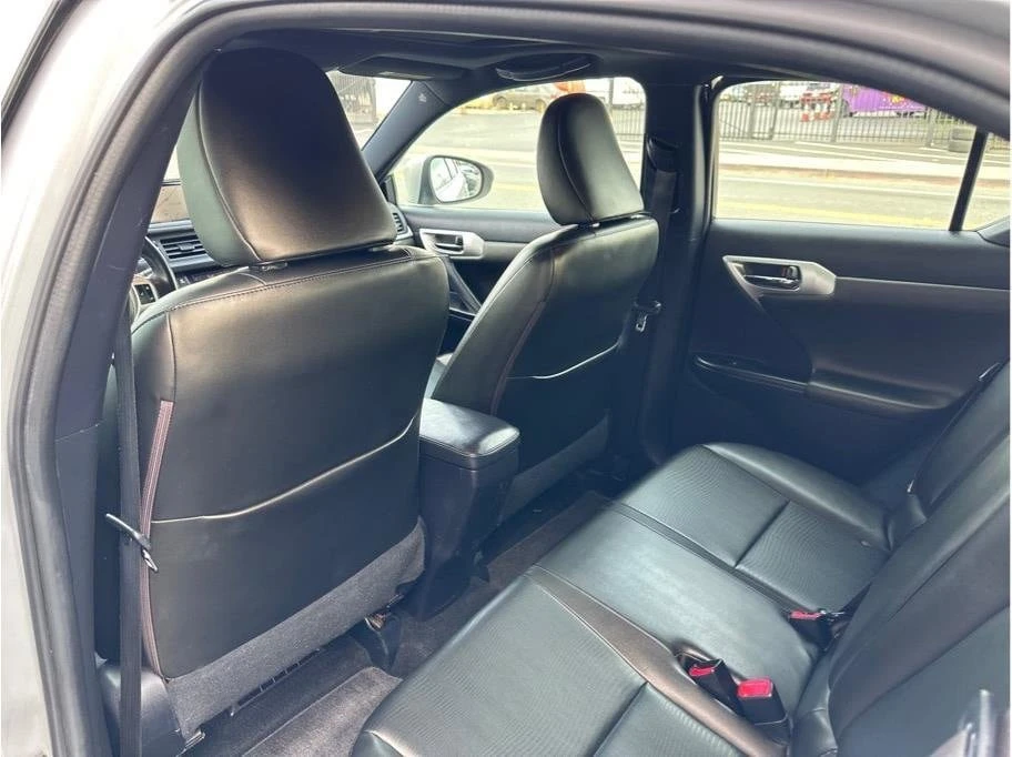 2013 Lexus CT - Image 13 of 19