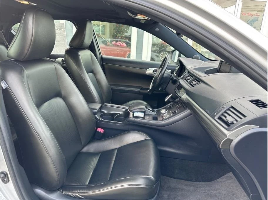 2013 Lexus CT - Image 17 of 19