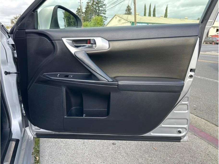 2013 Lexus CT - Image 18 of 19