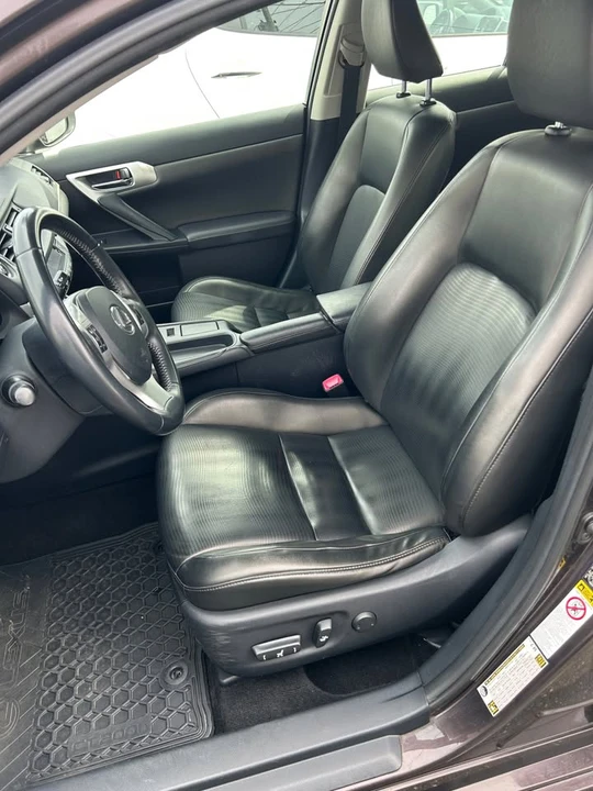 2013 Lexus CT - Image 9 of 12