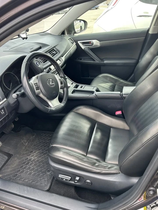 2013 Lexus CT - Image 8 of 12