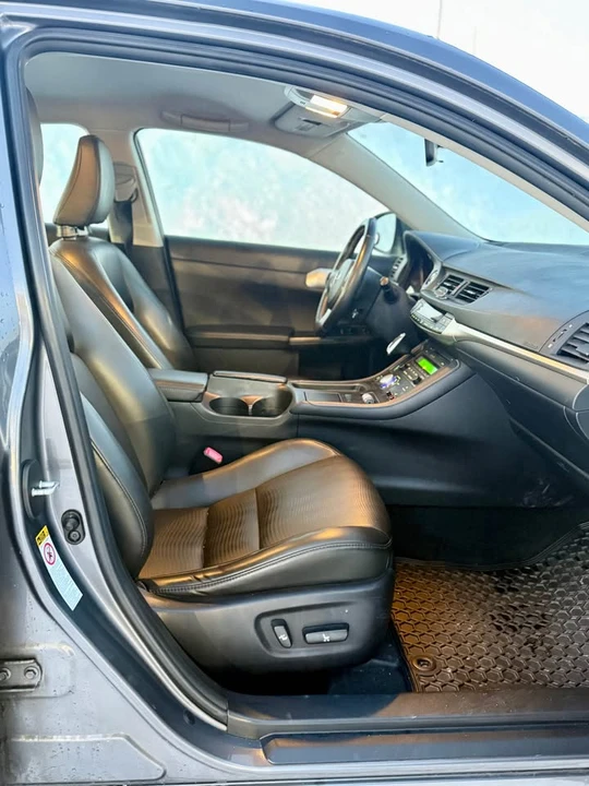 2013 Lexus CT - Image 6 of 8