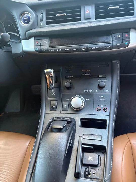 2013 Lexus CT - Image 8 of 10