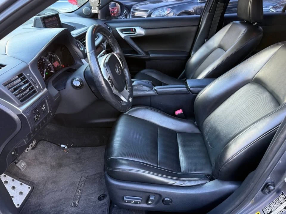 2013 Lexus CT - Image 15 of 20