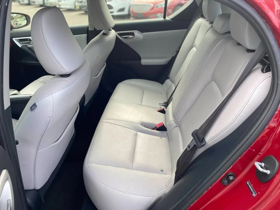 2013 Lexus CT - Image 11 of 19