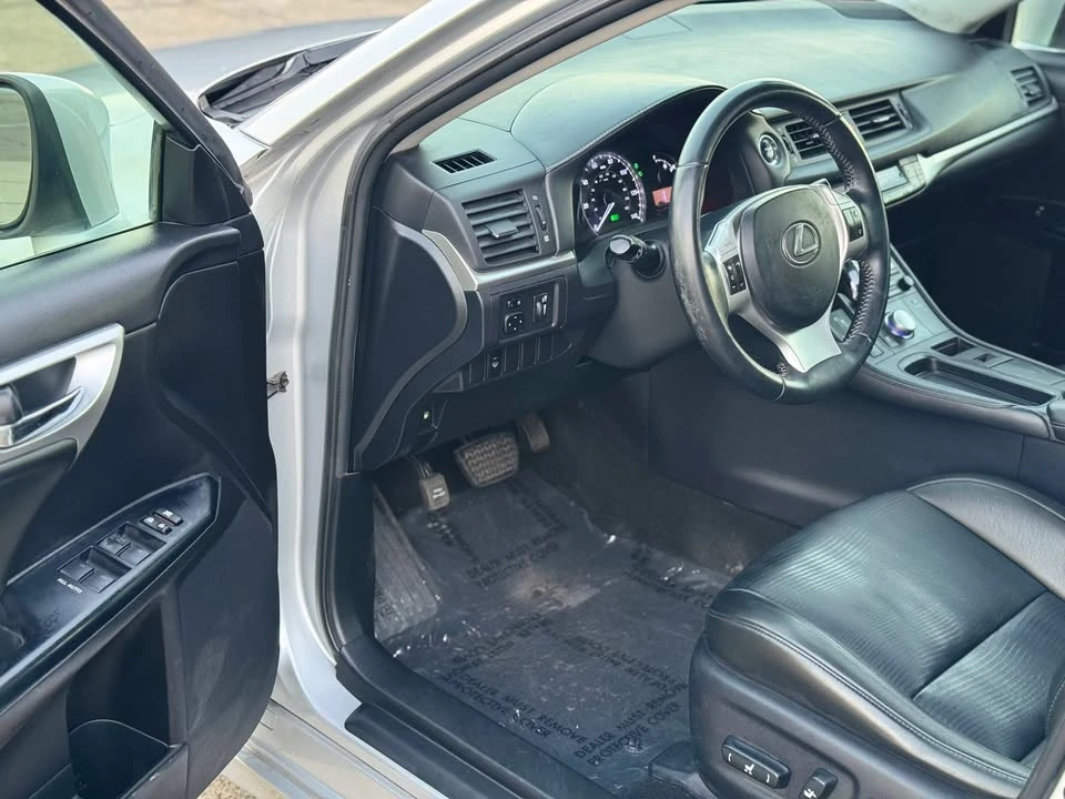 2013 Lexus CT - Image 12 of 19