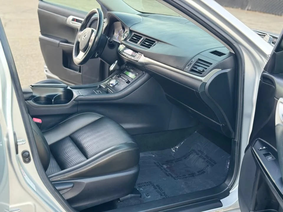2013 Lexus CT - Image 15 of 19
