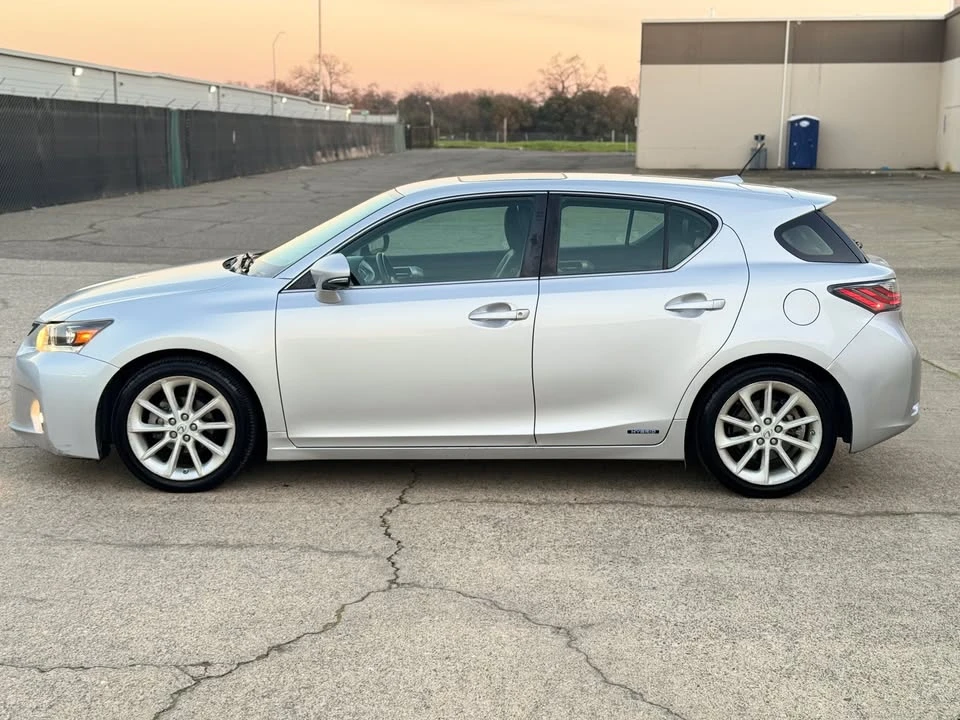 2013 Lexus CT - Image 9 of 19