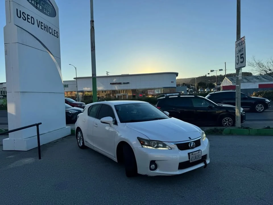 2013 Lexus CT - Image 2 of 5