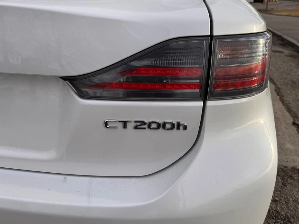 2013 Lexus CT - Image 18 of 19