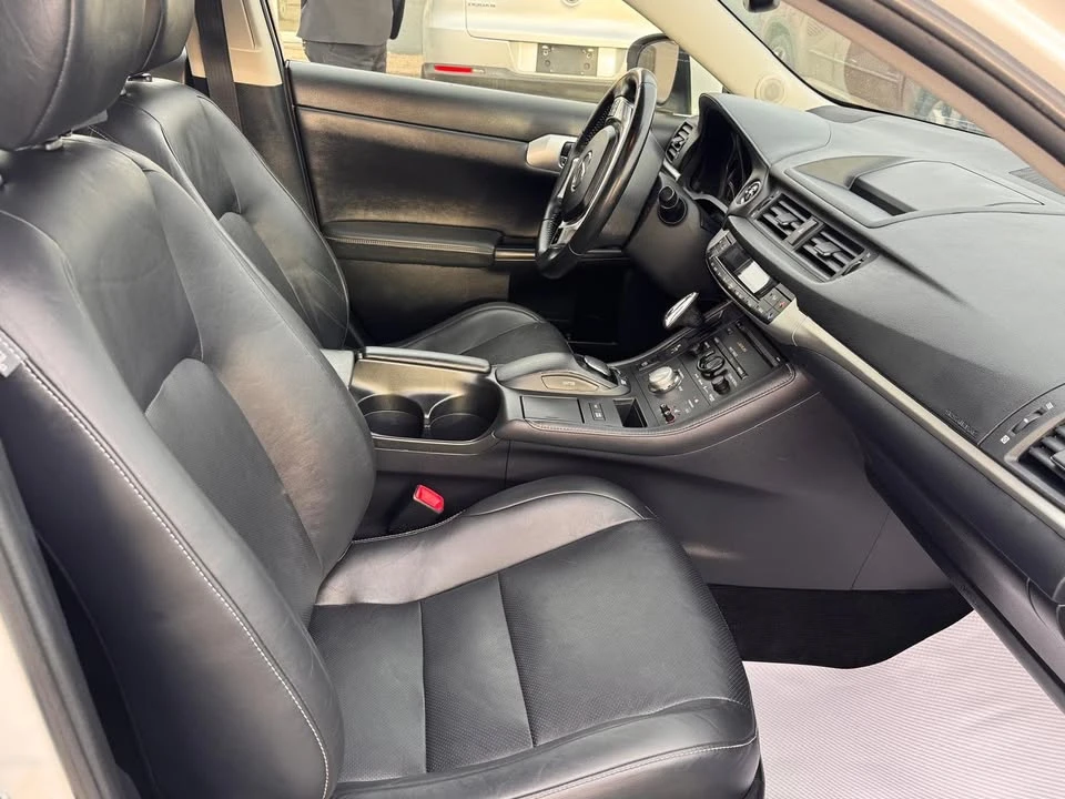 2013 Lexus CT - Image 15 of 19
