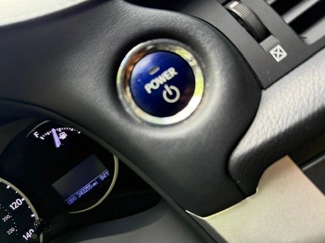2013 Lexus CT - Image 17 of 20