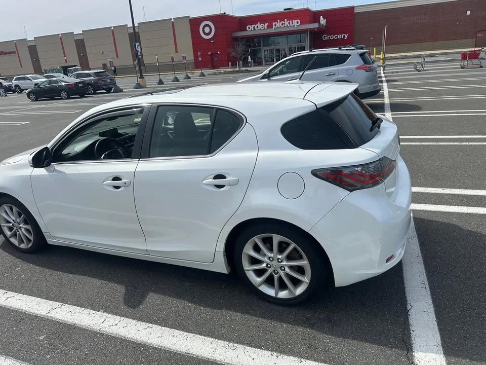 2013 Lexus CT - Image 2 of 17