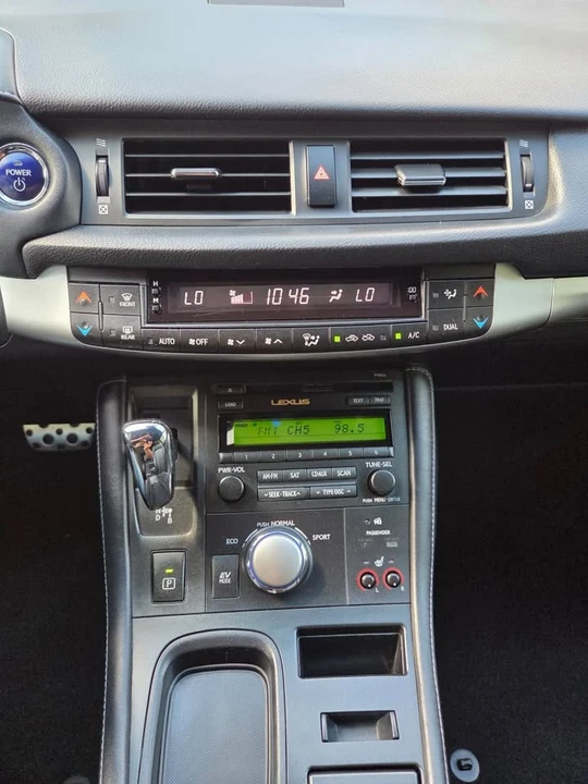 2013 Lexus CT - Image 16 of 20