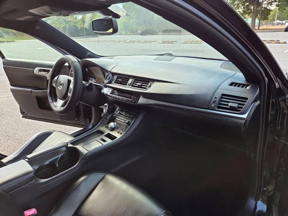 2013 Lexus CT - Image 12 of 20