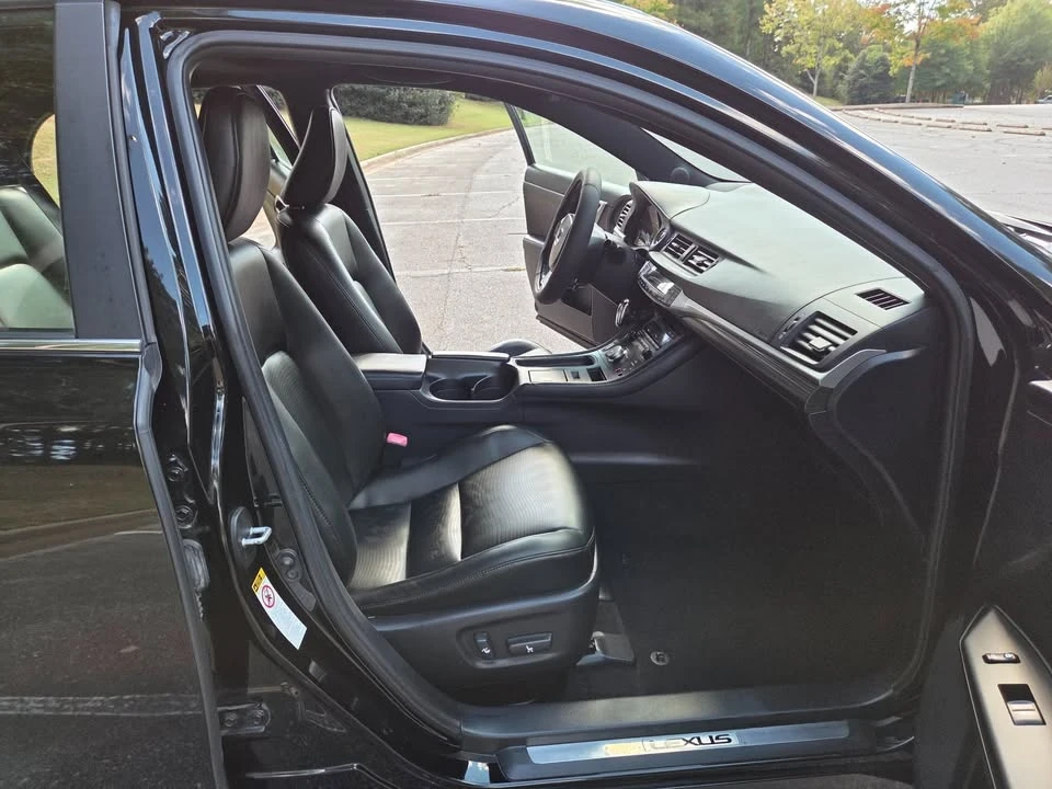 2013 Lexus CT - Image 11 of 20