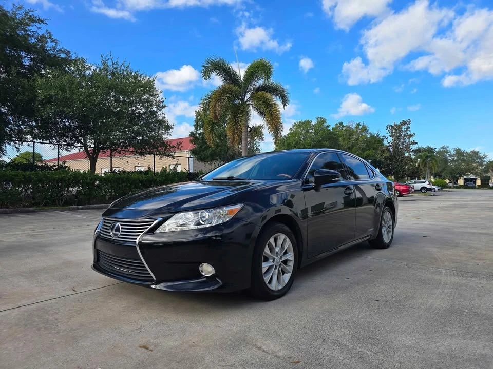 2013 Lexus ES 6th Gen - Image 4 of 13