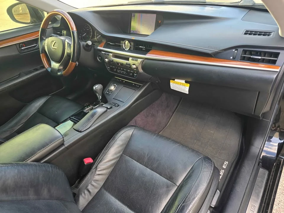 2013 Lexus ES 6th Gen - Image 5 of 13