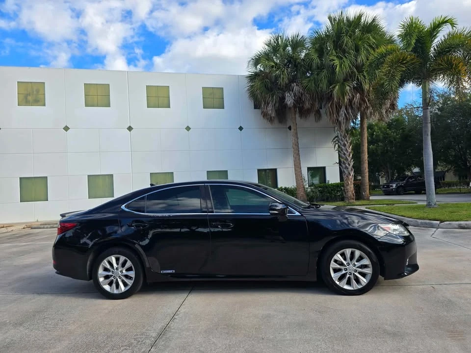 2013 Lexus ES 6th Gen - Image 10 of 13