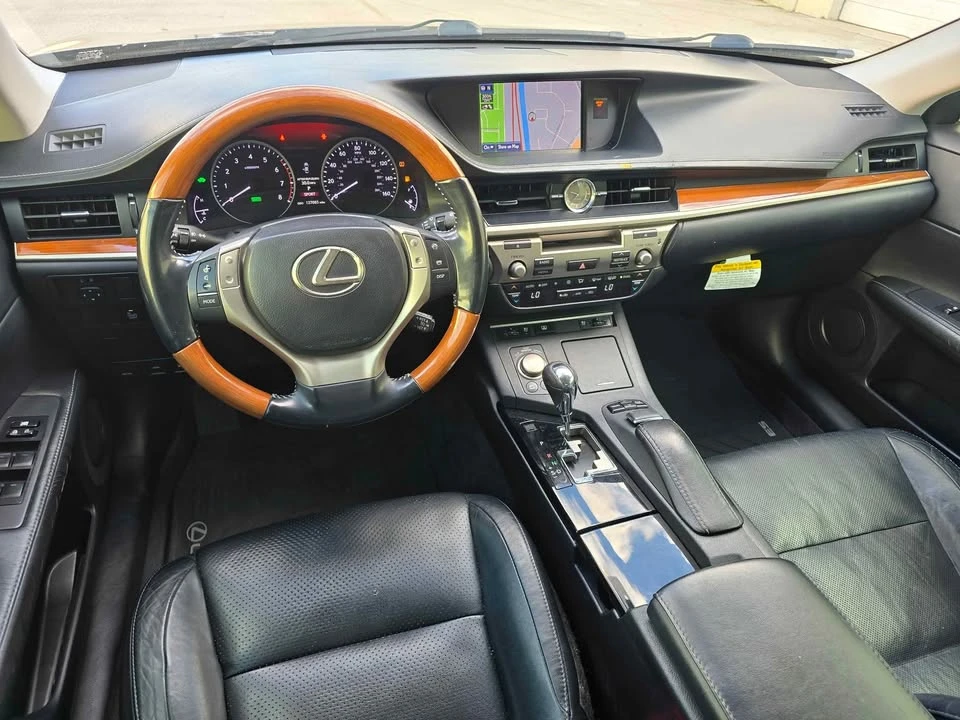 2013 Lexus ES 6th Gen - Image 8 of 13