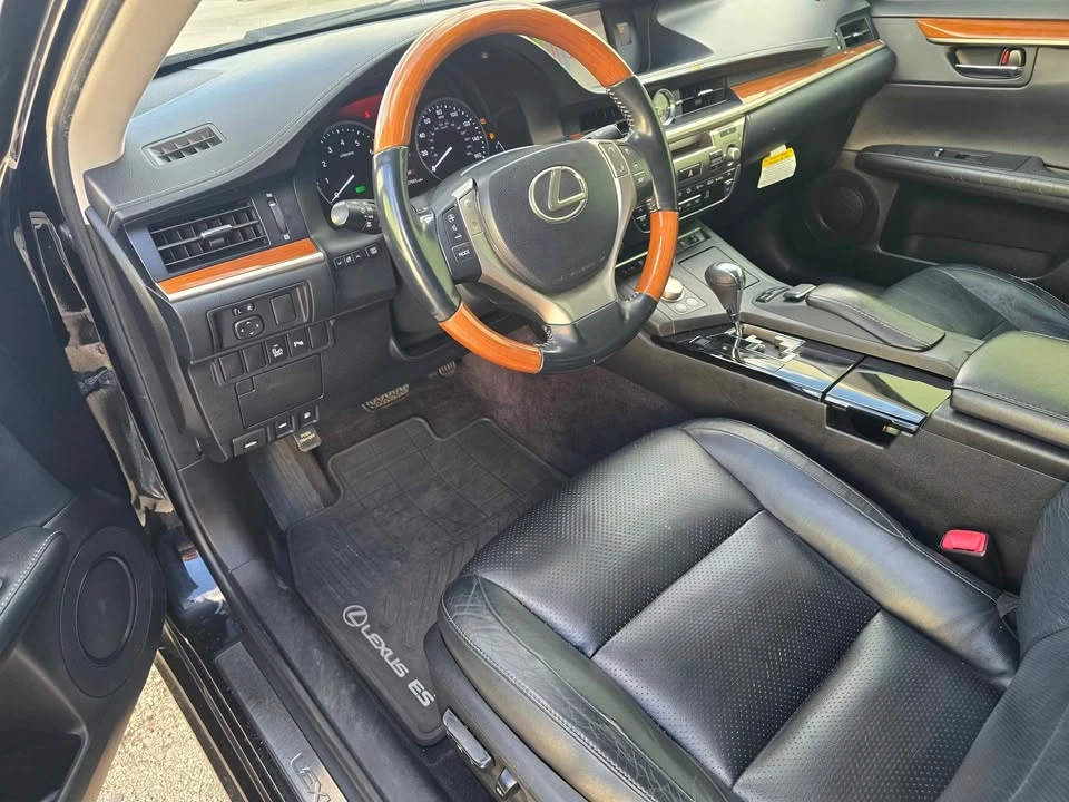 2013 Lexus ES 6th Gen - Image 2 of 13