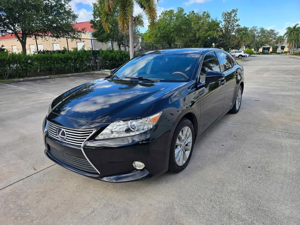 2013 Lexus ES 6th Gen - Image 12 of 13