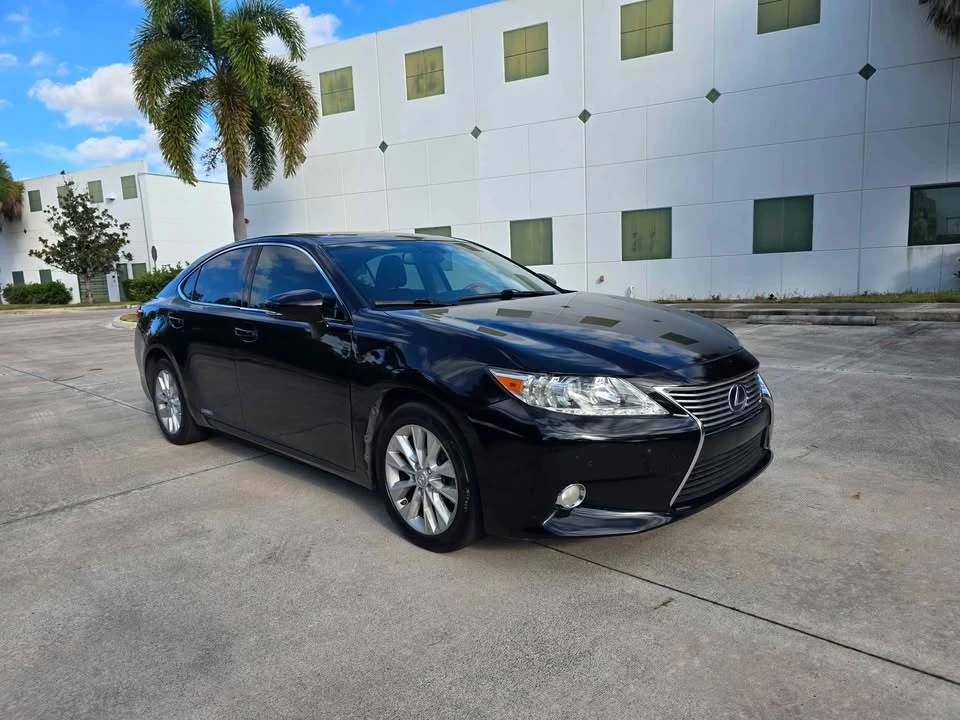 2013 Lexus ES 6th Gen - Image 11 of 13