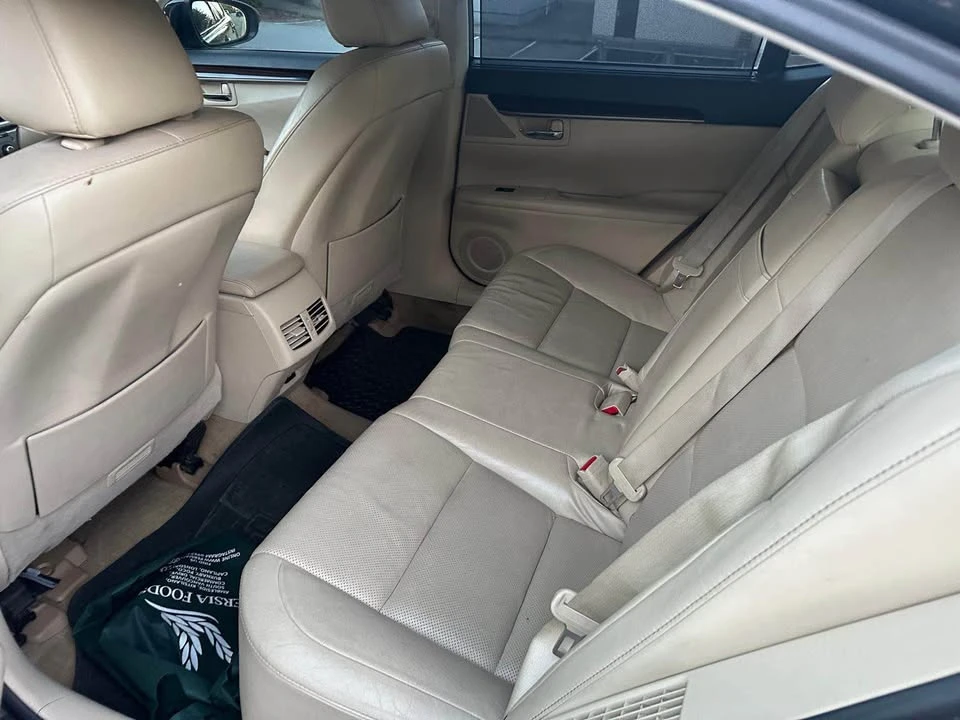 2013 Lexus ES 6th Gen - Image 6 of 10