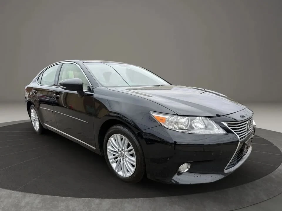 2013 Lexus ES 6th Gen - Image 3 of 18