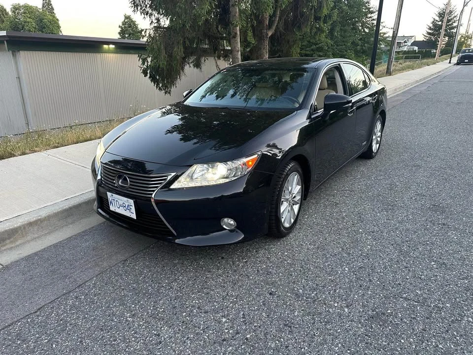 2013 Lexus ES 6th Gen - Image 3 of 10