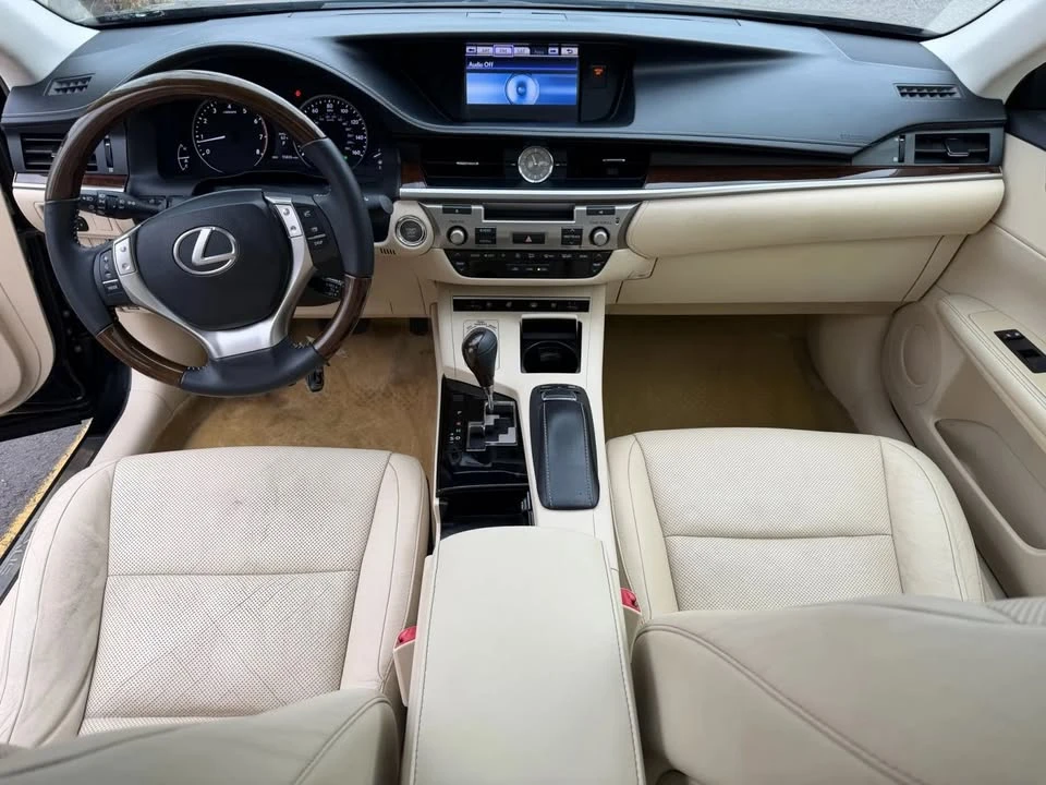 2013 Lexus ES 6th Gen - Image 15 of 18