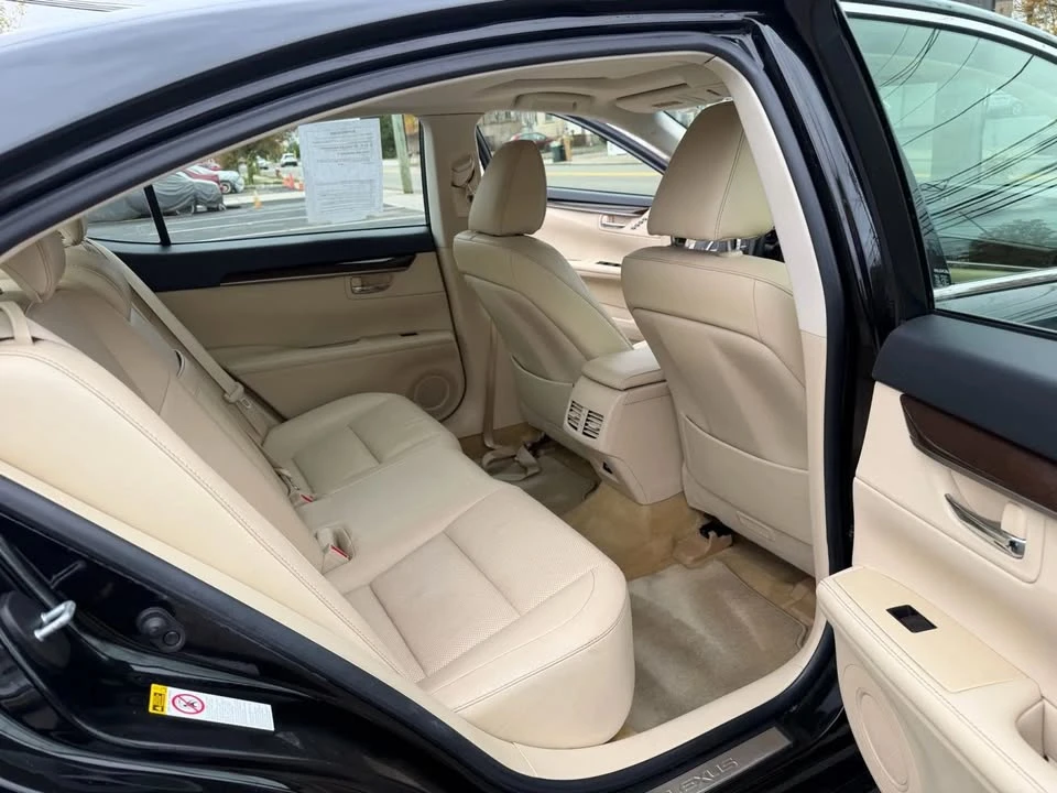 2013 Lexus ES 6th Gen - Image 12 of 18