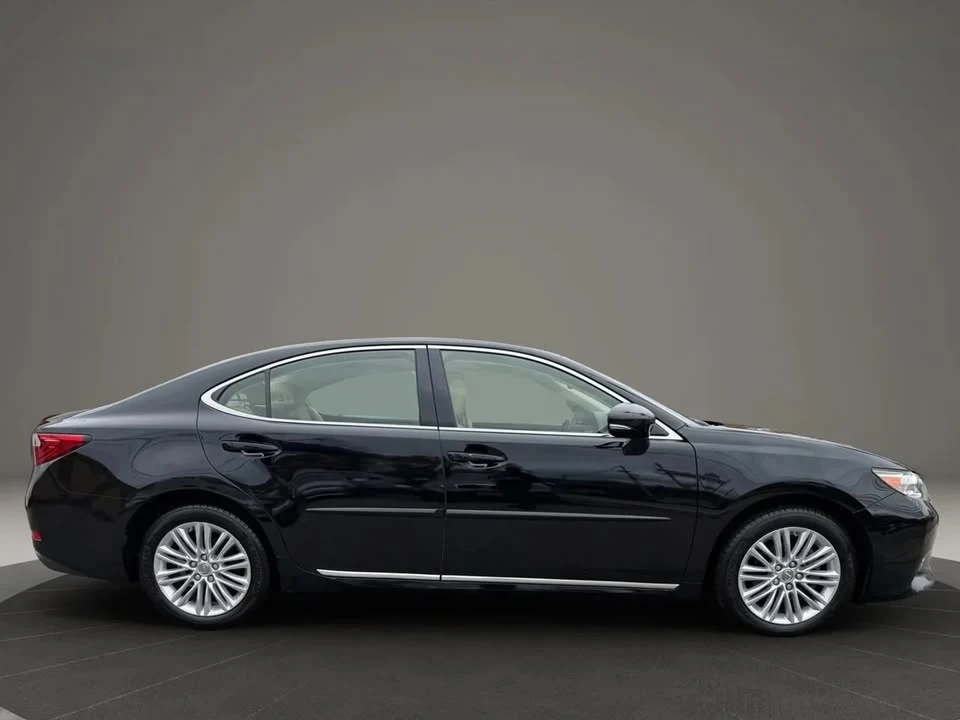 2013 Lexus ES 6th Gen - Image 4 of 18