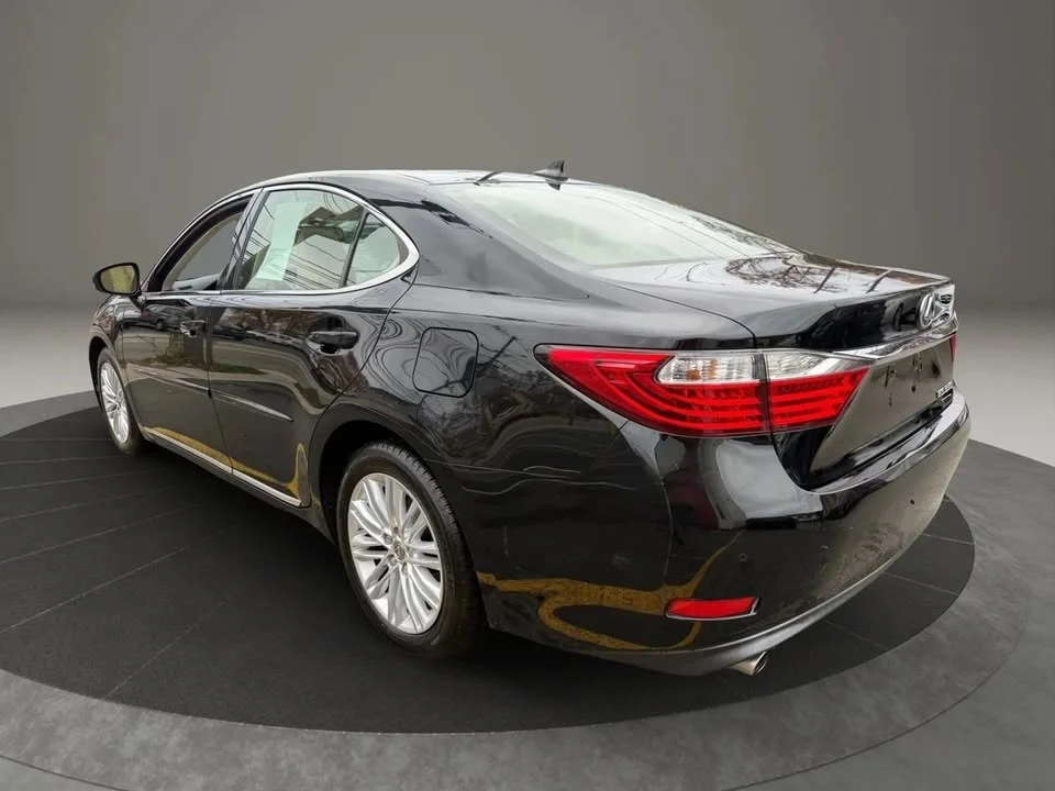 2013 Lexus ES 6th Gen - Image 7 of 18