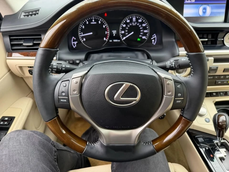 2013 Lexus ES 6th Gen - Image 17 of 18